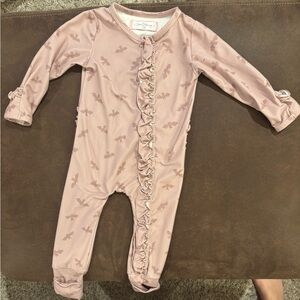 EUC SweetHoney Bat Layette. 12 month.
